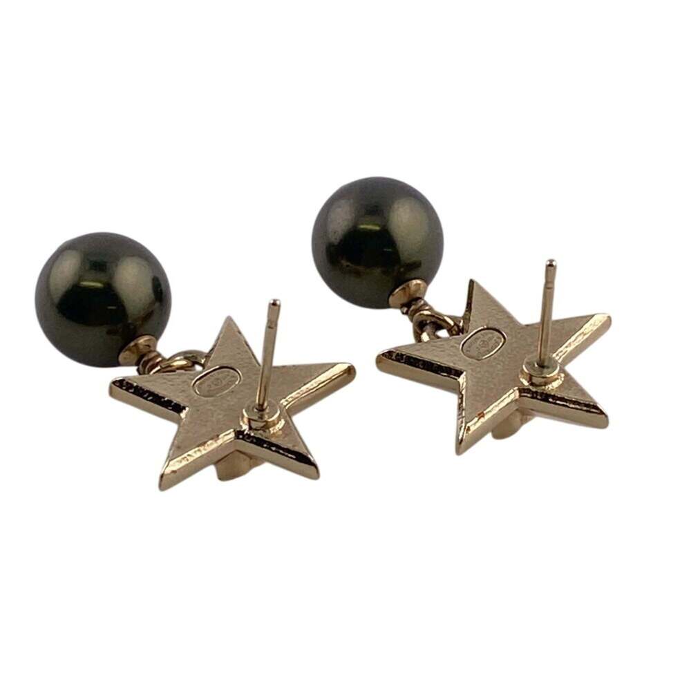 CHANEL Green Pearl Logo Earrings - Picture 4 of 8